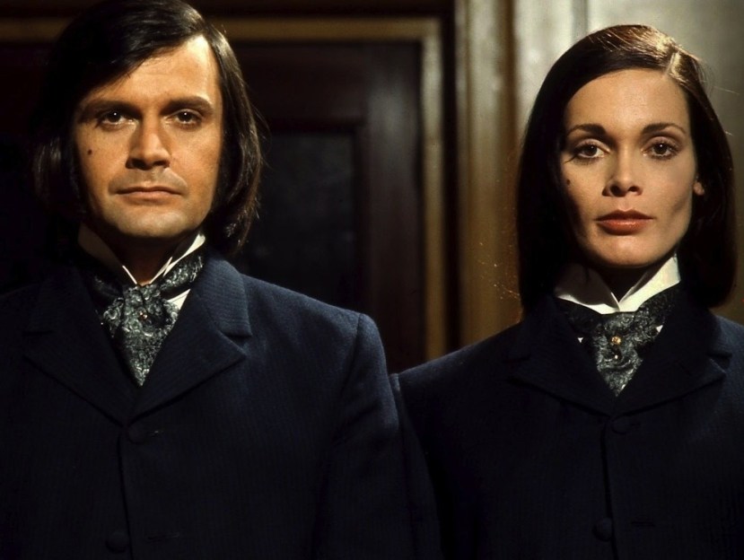 Dr Jekyll & Sister Hyde33