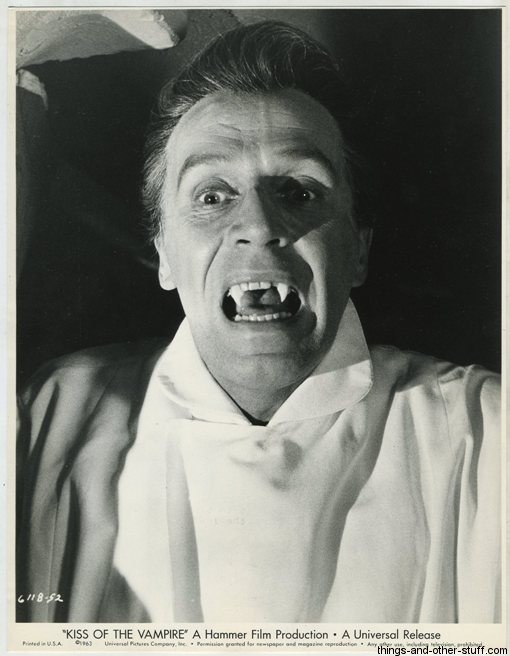 kiss of the vampire8