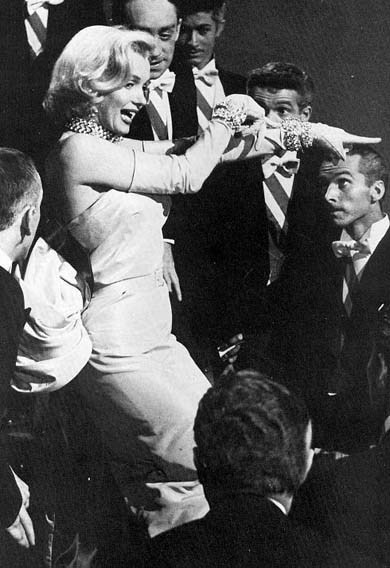 gentlemen-prefer-blondes75