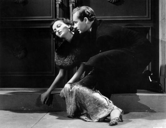 1932: Zita Johann (1904-1993) faints into the arms of David Manners in a scene from the film 'The Mummy', (aka 'Cagliostro', 'Im-Ho-Tep' or 'King of the Dead), directed by Karl Freund. (Photo by General Photographic Agency/Getty Images)