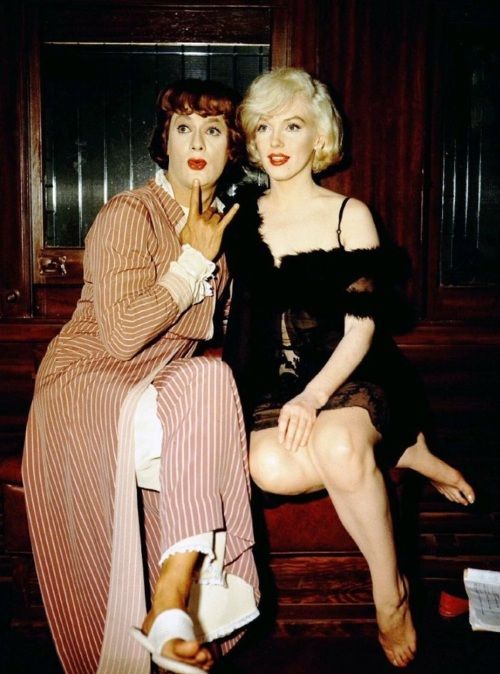 Title: SOME LIKE IT HOT (1959) ¥ Pers: CURTIS, TONY / MONROE, MARILYN ¥ Year: 1959 ¥ Dir: WILDER, BILLY ¥ Ref: SOM002GT ¥ Credit: [ UNITED ARTISTS / THE KOBAL COLLECTION ]