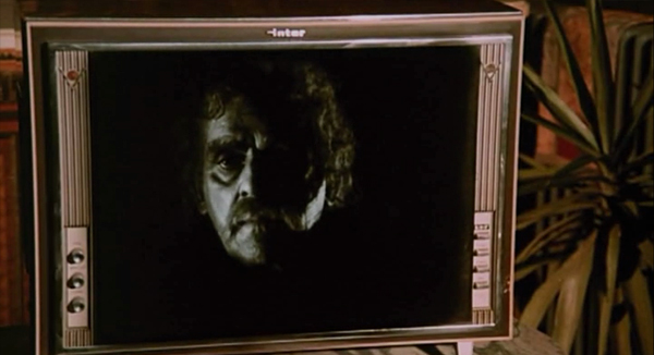 hatchet for the honeymoon 29