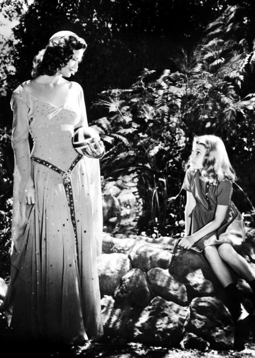 The Curse of the Cat People 10