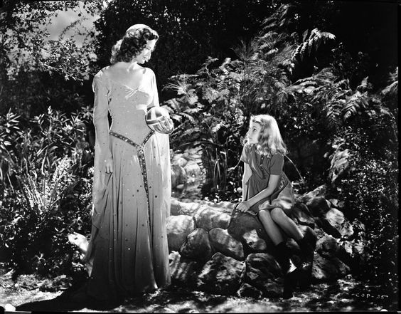 The Curse of the Cat People 11