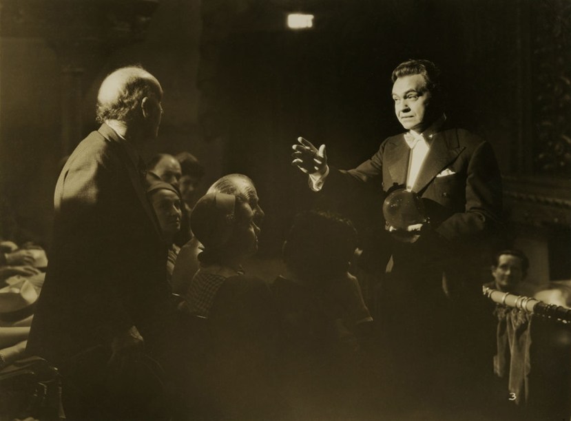 Night Has a Thousand Eyes 34