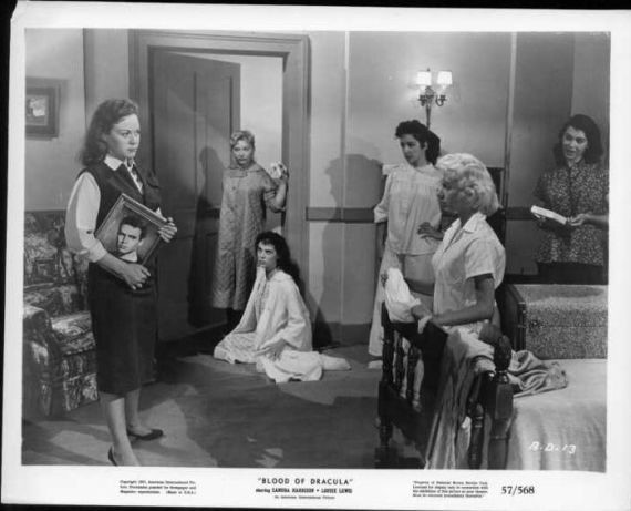blood-of-dracula-1957-16