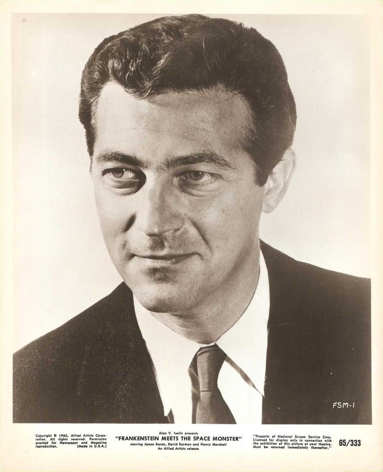 frankenstein-meets-the-space-monster-21